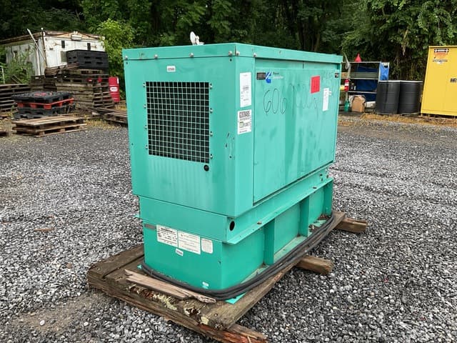 2005 AustinWestran LP186-7174-02 16kW Generator Set - alternate view