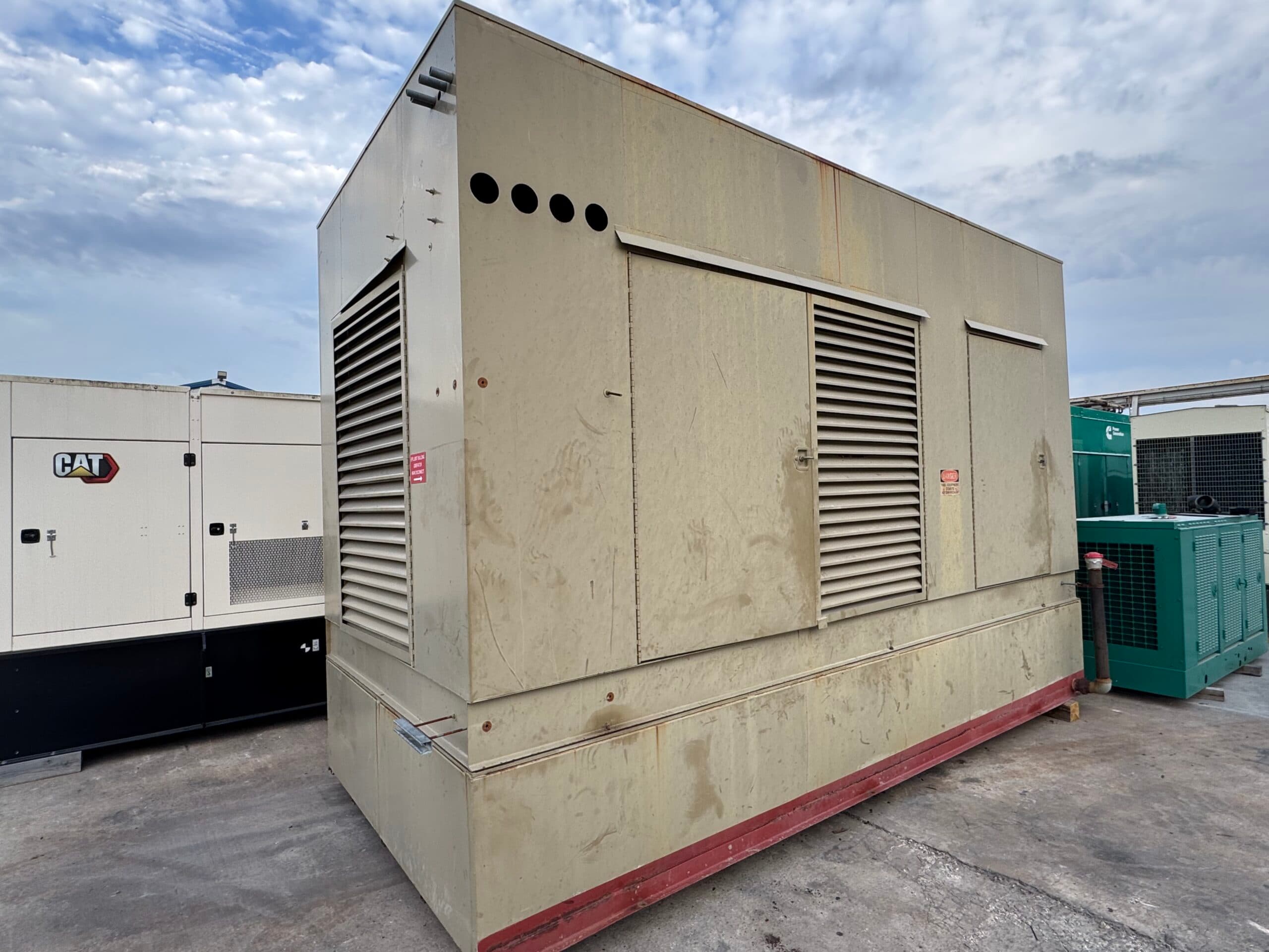 Low Hour Cummins QST30 750KW Diesel Generator Set - Depco Power Systems - view 4