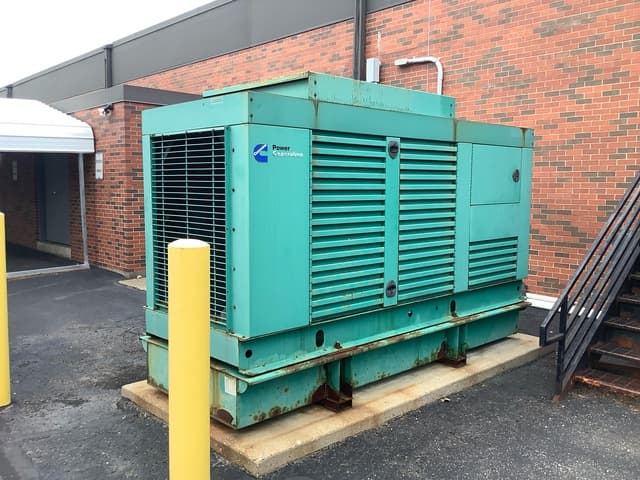 2003 Cummins 250DFAC-3776 250 kW Skid-Mounted Generator Set - alternate view
