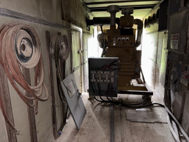 Cat SR4 520 kW Generator Set - alternate view