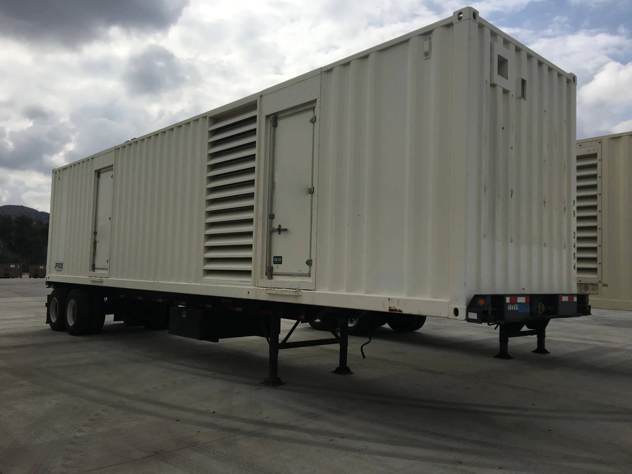 Caterpillar XQ1000(C32) - 1000KW Mobile Power Module
