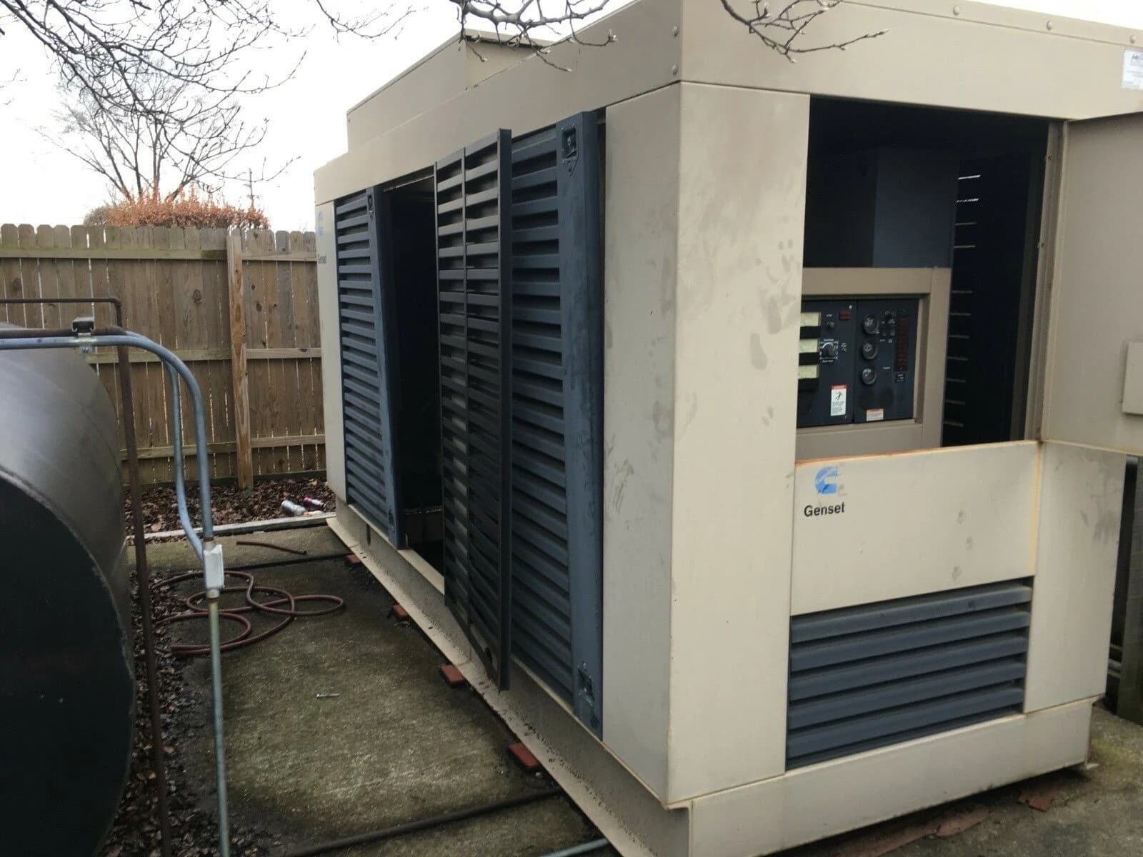 Cummins KTA19 - 450KW Diesel Generator Set