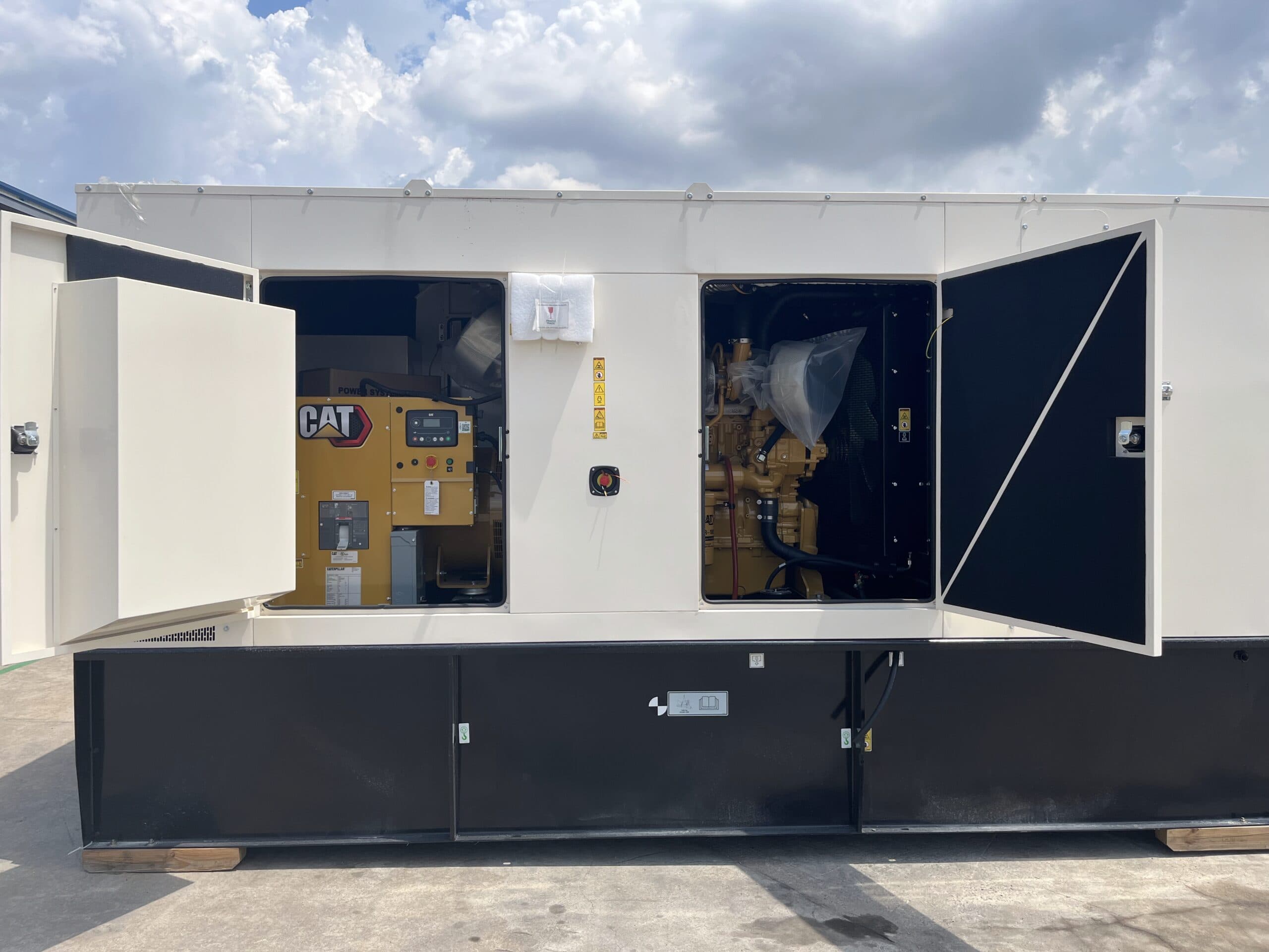 New Caterpillar C18 600KW Tier 2 Diesel Generator Set - Depco Power Systems - view 2